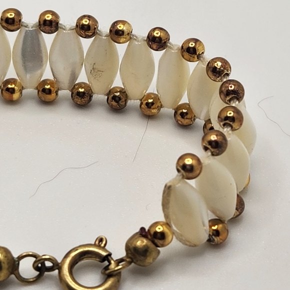 Elegant Gold and Cream Beaded Bracelet - Picture 8 of 10